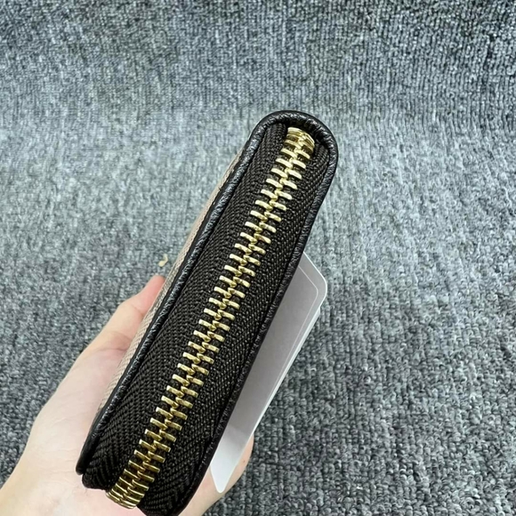 100% Authentic Gucci Leather Wallet - Picture 9 of 16